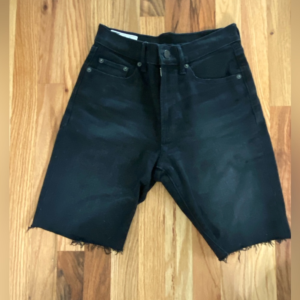 NWOT Gap Bermuda short high rise, size 0R